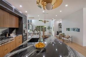 6718 Victoria Avenue - Photo 9