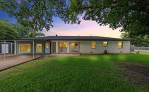 525 W 7th Street - Photo 1