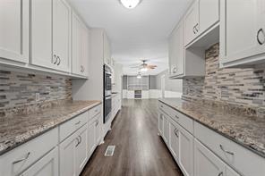 525 W 7th Street - Photo 10