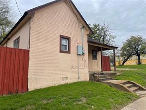 1208 E 8th Street - Photo 1