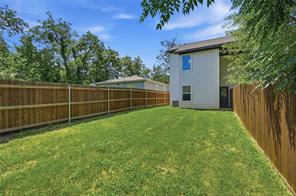 227 W Bond Street - Photo 24