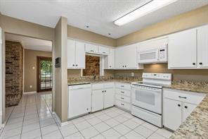 1806 Lakecrest Court - Photo 12