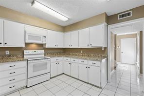 1806 Lakecrest Court - Photo 13