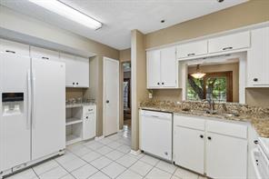 1806 Lakecrest Court - Photo 14