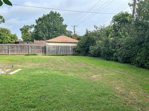 9428 Forest Hills Boulevard - Photo 10