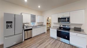902 Stewart - Photo 5