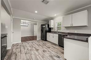 1305 S Robinson Drive - Photo 3