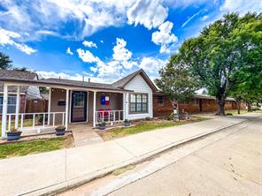 705 N Avenue E - Photo 1