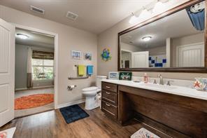 105 Baker Street - Photo 13
