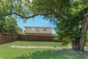 105 Baker Street - Photo 19