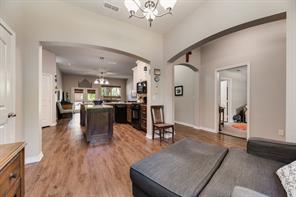 105 Baker Street - Photo 4