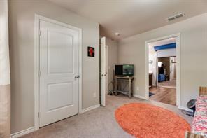 105 Baker Street - Photo 7