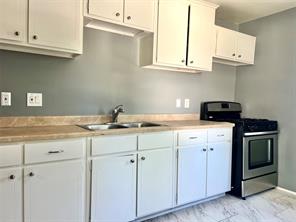 1017 Vine Street - Photo 6
