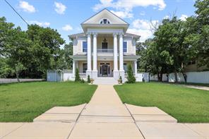 511 Travis Street - Photo 1