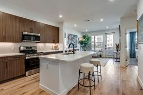 2016 S Ervay Street - Photo 2