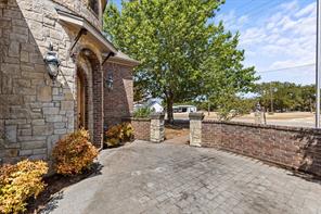 610 Vanishing Oaks Drive - Photo 3