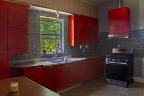 1106 6th Street SE - Photo 3