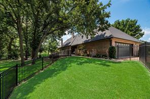 2000 Scott Place - Photo 5