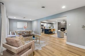 10647 Chesterton Drive - Photo 3