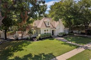 704 N College Street - Photo 1