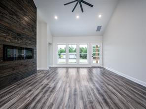 204 W Collins - Photo 7
