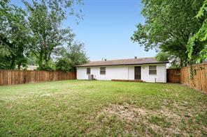 3621 Edgewood Drive - Photo 3