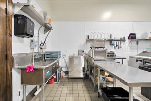 1136 Main Street - Photo 24