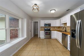 128 Kingsbridge Drive - Photo 4