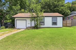 607 S Austin Street - Photo 1