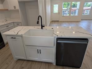 1337 ADELAIDE Drive - Photo 8