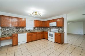 8717 Hunters Creek Drive - Photo 2