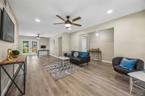 1725 Bardfield Avenue - Photo 4