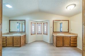 1027 Glen Brook Drive - Photo 12