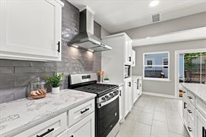 2325 N Lockhart Street - Photo 1