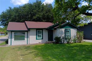 2925 N Travis - Photo 1