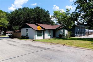 2925 N Travis - Photo 2