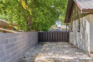 809 W Liveoak Street - Photo 23