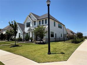 1451 Maplewood Drive - Photo 2