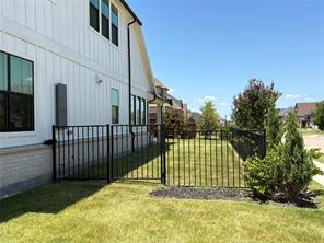 1451 Maplewood Drive - Photo 3