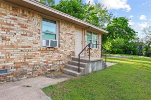 701 W Hull Street - Photo 1