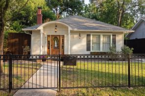 832 N Winnetka Avenue - Photo 2