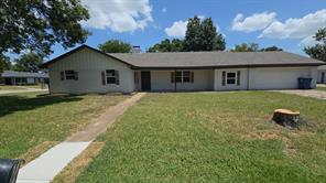 901 Crestview Drive - Photo 1