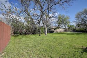 1525 Nomas Street - Photo 5