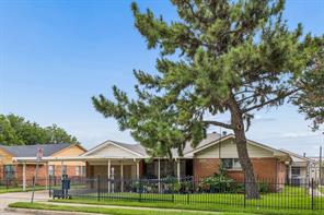 2122 S Vernon Avenue - Photo 1