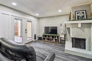 2059 Embassy Way - Photo 4