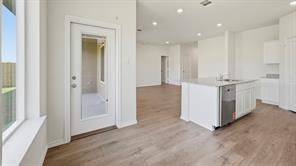 2362 32nd Street - Photo 3