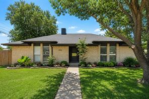 1002 Kingston Drive - Photo 1