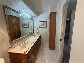 910 Village Green Drive - Photo 17