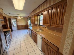 910 Village Green Drive - Photo 6