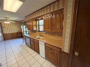 910 Village Green Drive - Photo 7